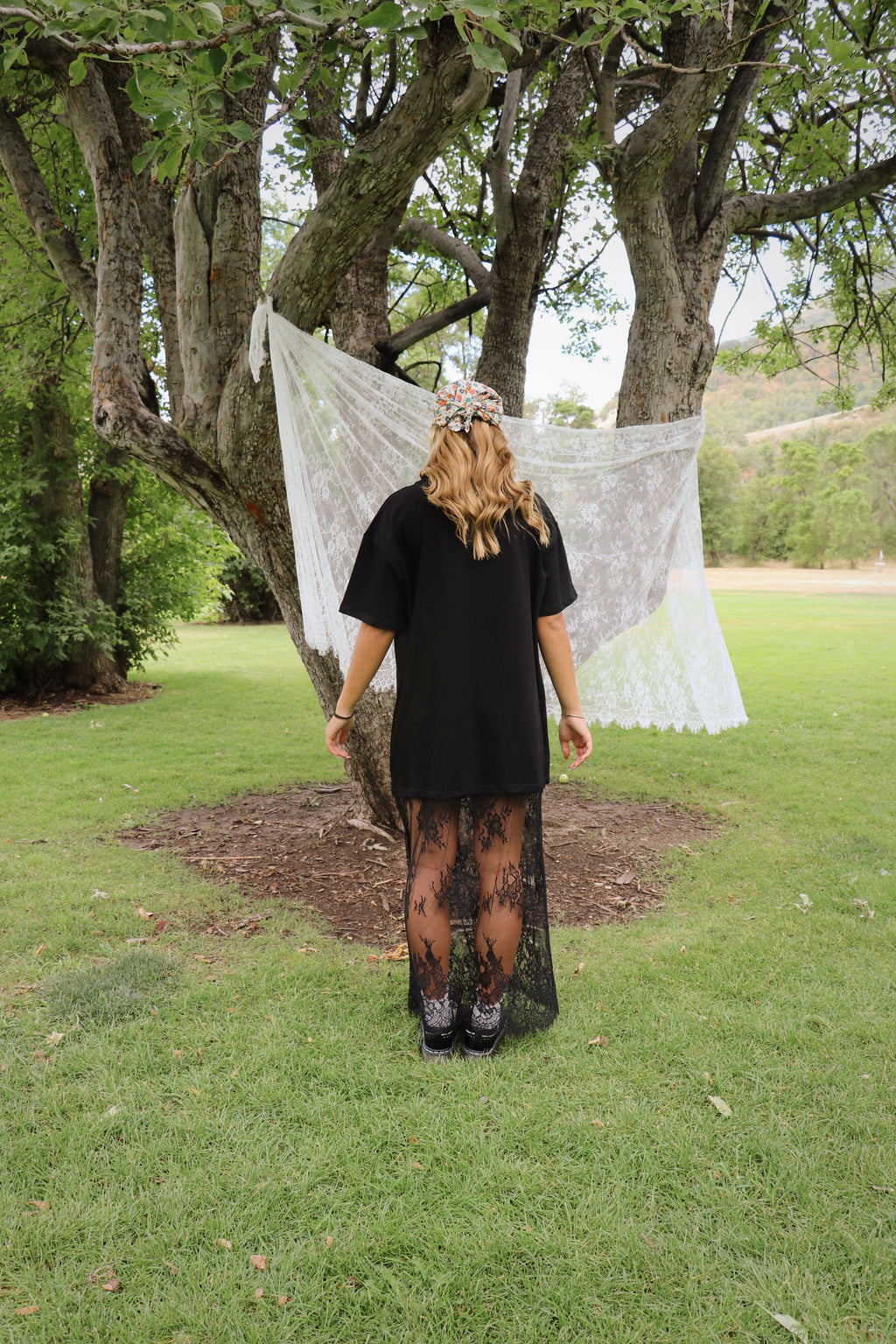 BLACK T-SHIRT DRESS WITH LACE
