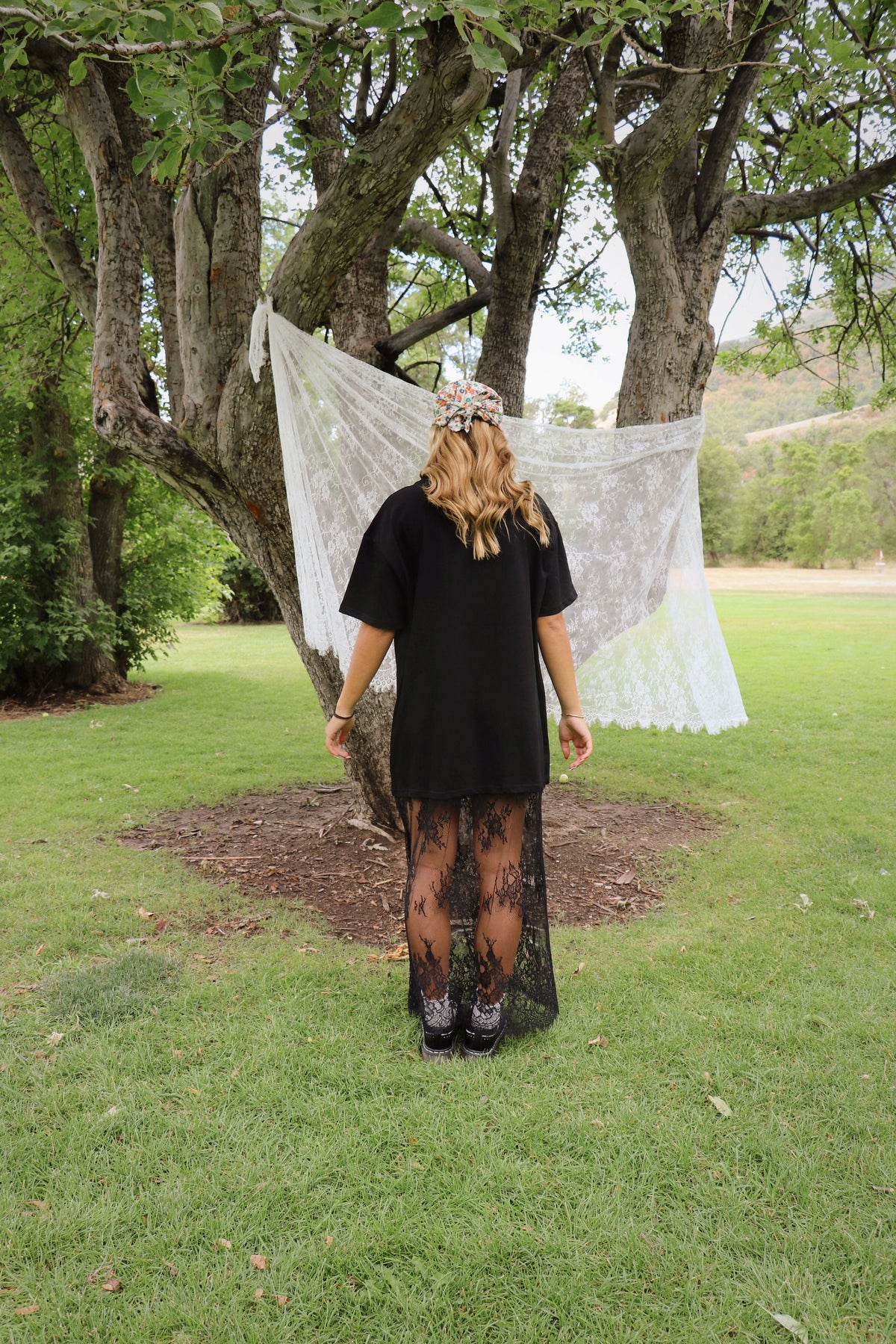BLACK T-SHIRT DRESS WITH LACE