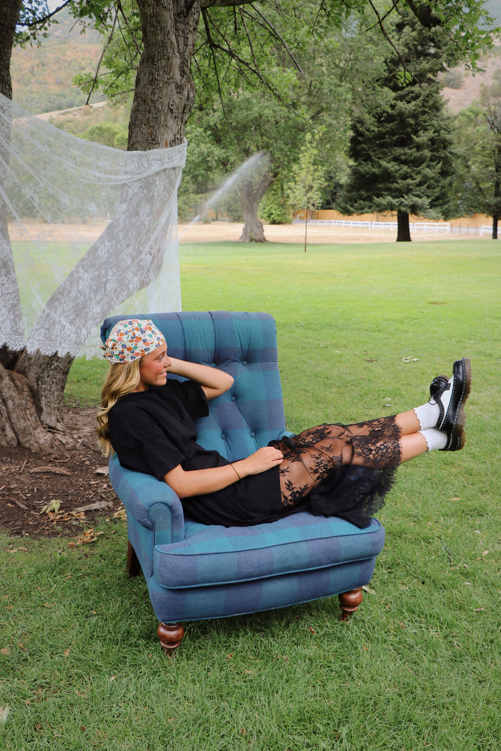 BLACK T-SHIRT DRESS WITH LACE