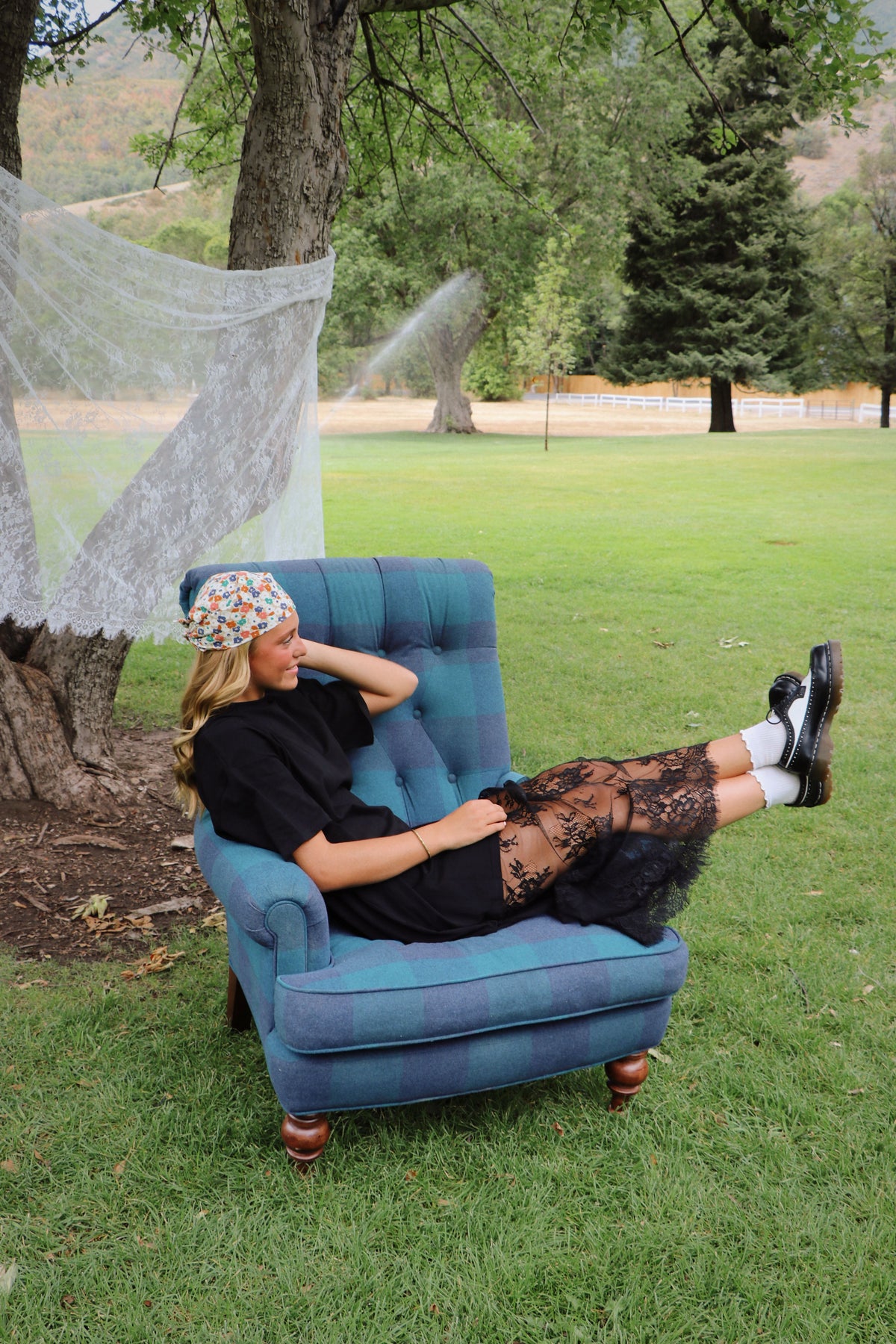 BLACK T-SHIRT DRESS WITH LACE