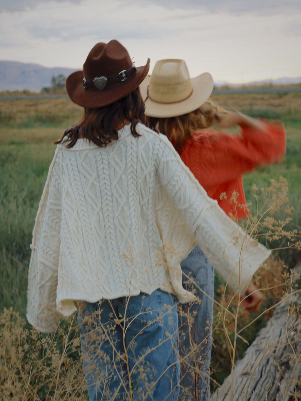 CABLEKNIT SWEATER