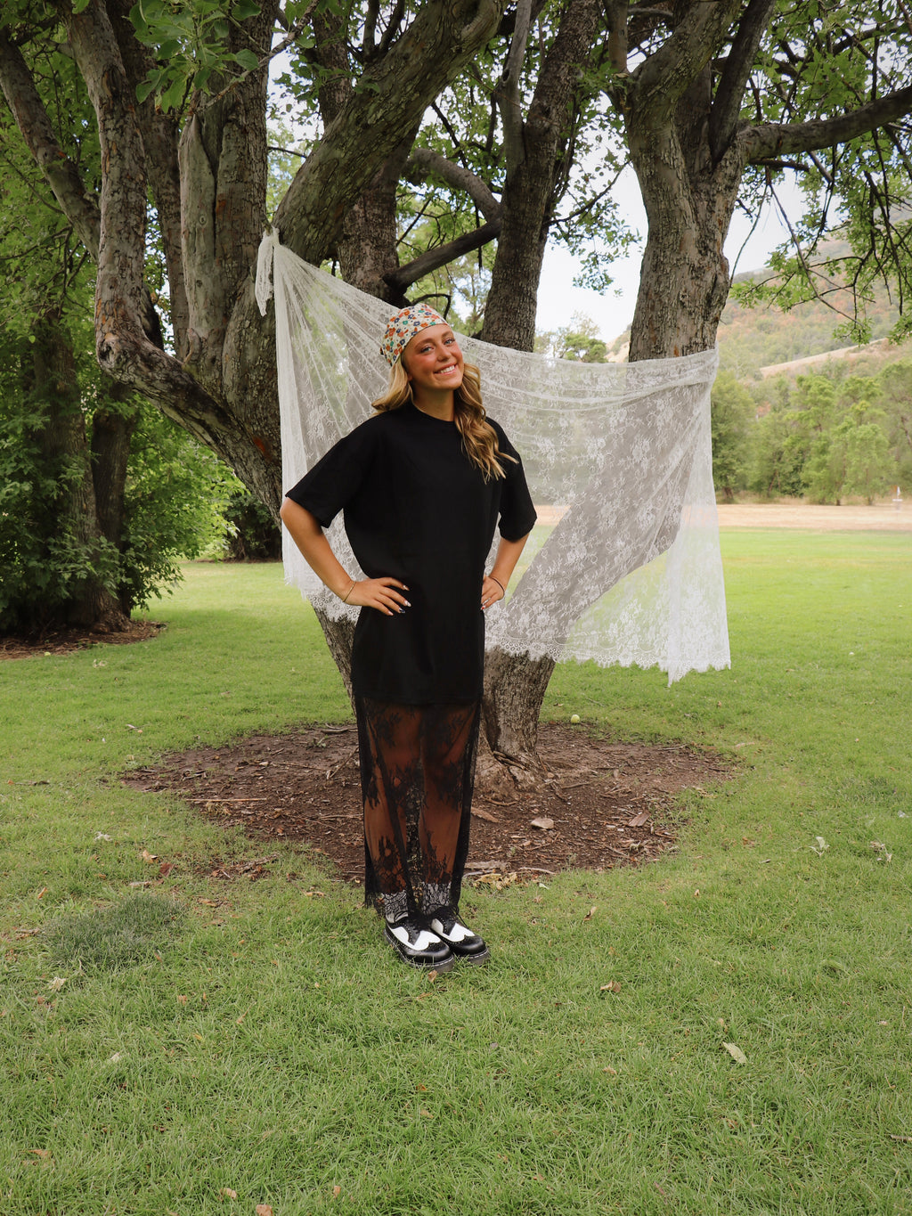 BLACK T-SHIRT DRESS WITH LACE